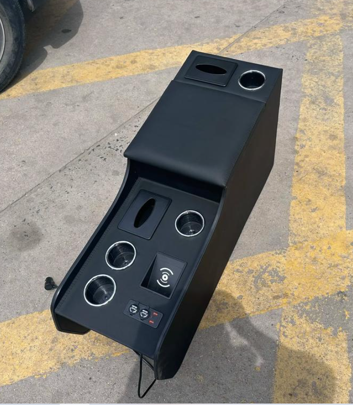 從鋼鐵到觸感：解密汽車扶手箱背后的模具精密工程